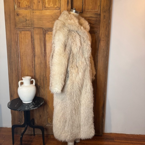Vintage White fox fur full length mobwife coat - Picture 10 of 17